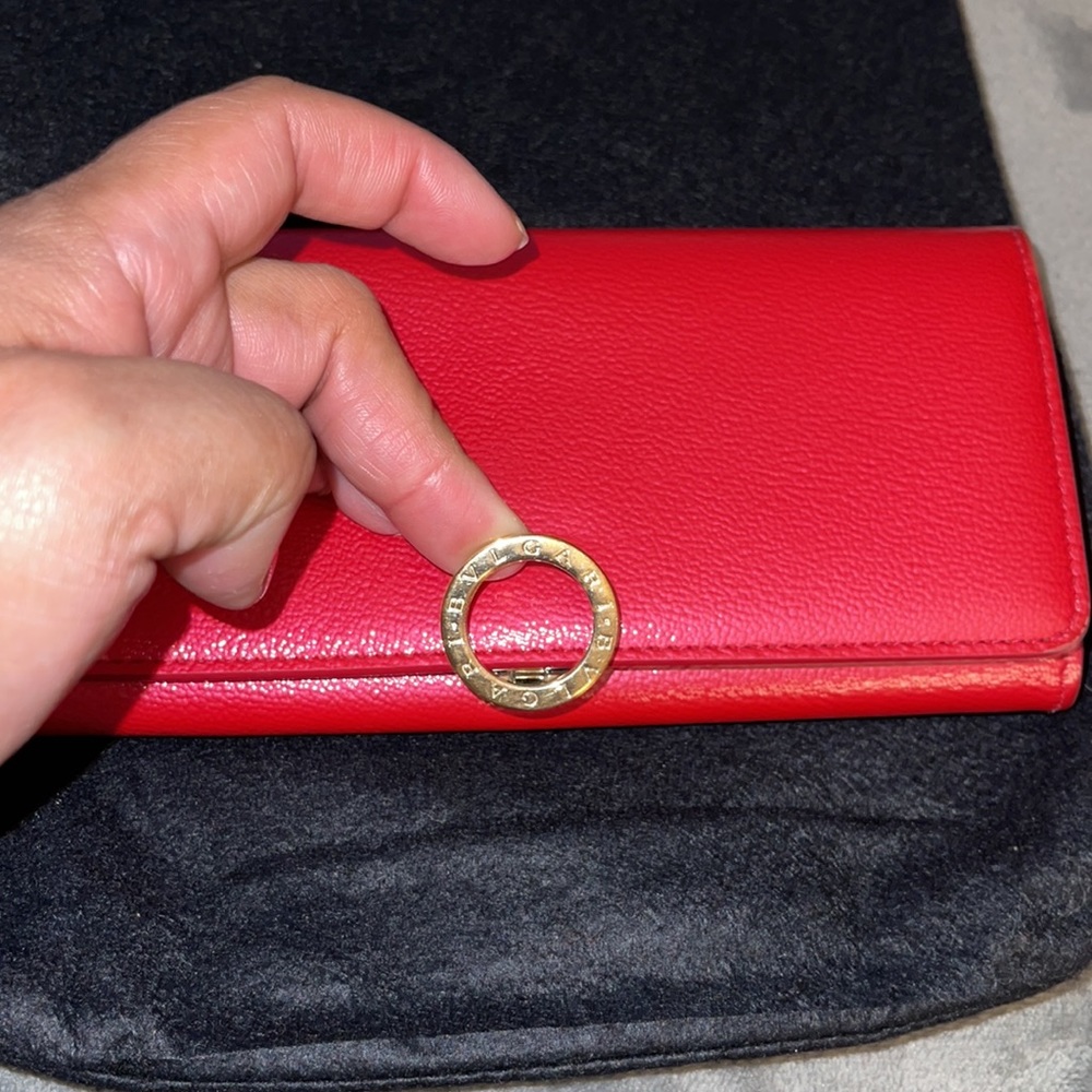 Bvlgari Preloved long wallet color redish with beautiful shine. Beautiful Wallet - Picture 5 of 17